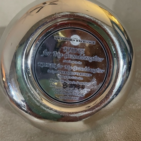 Kisses Jewelry Box - Picture 5 of 8